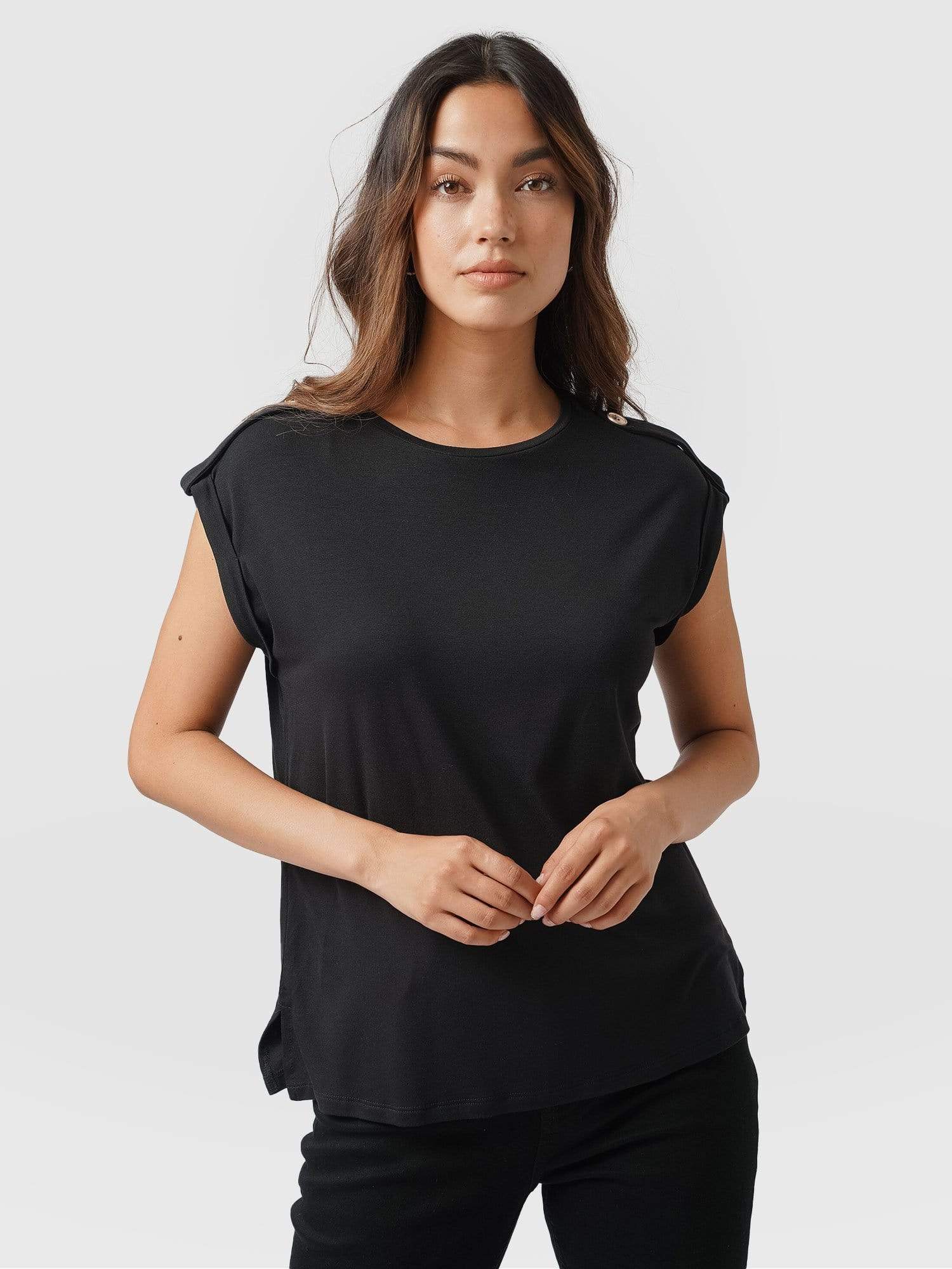 Turn-Up Tee Black - Women's T-Shirts | Saint + Sofia® EU