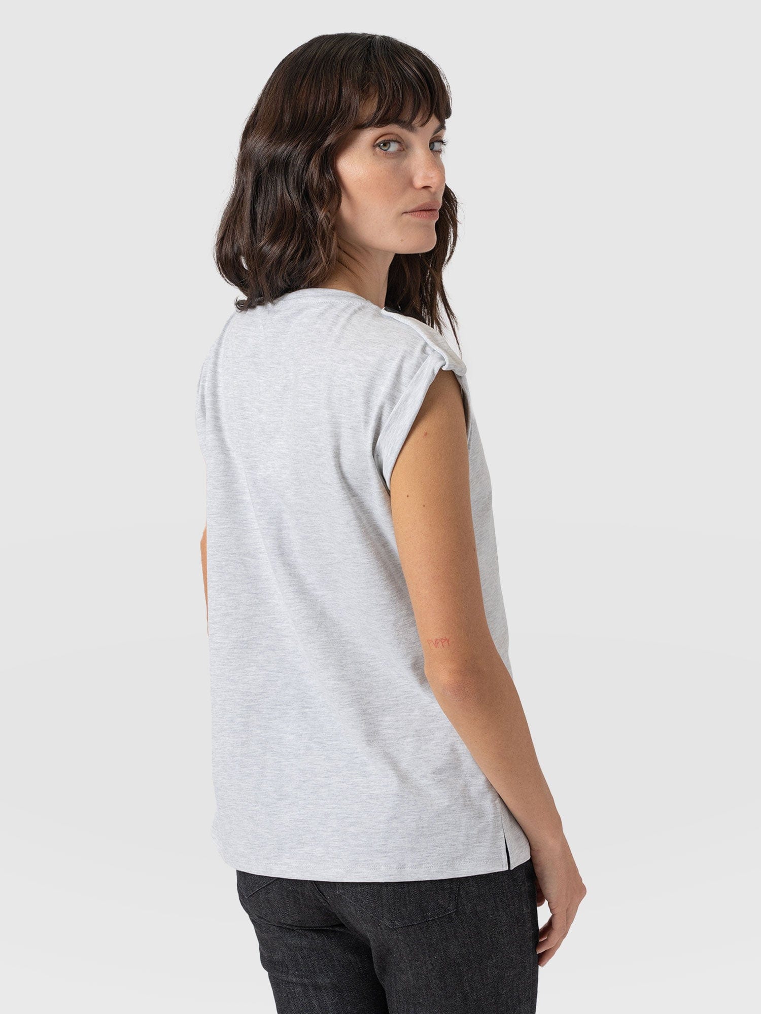 Turn-Up Tee Grey Rock - Women's T-Shirts | Saint + Sofia® EU