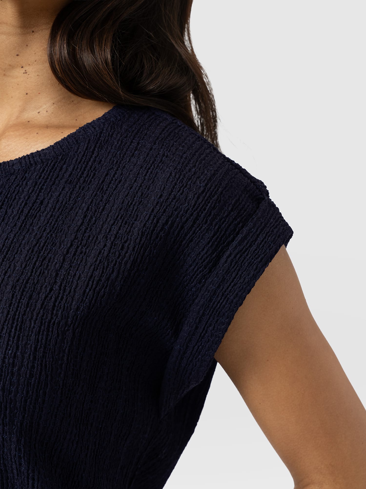 Turn Up Tee - Navy Textured - Women's T-shirts | Saint + Sofia® EU