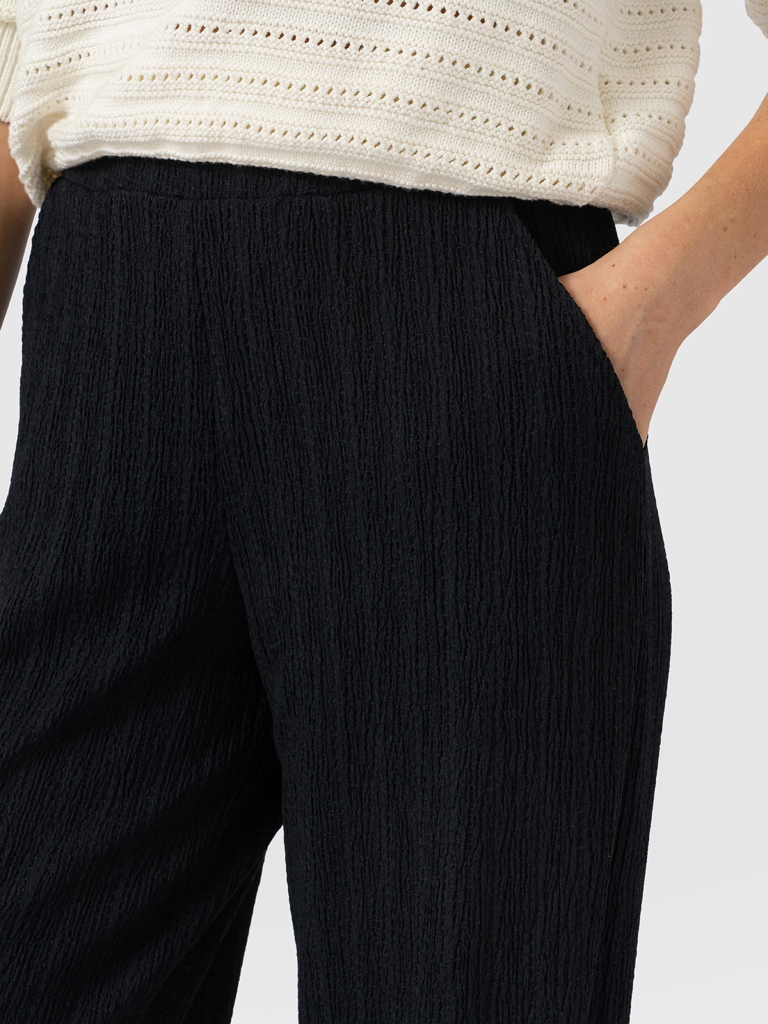 Hoxton Straight Leg Pant - Black Textured - Women's Trousers | Saint and Sofia® EU