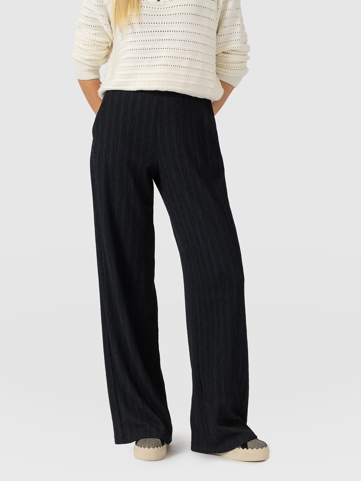 Hoxton Straight Leg Pant - Black Textured - Women's Trousers | Saint and Sofia® EU