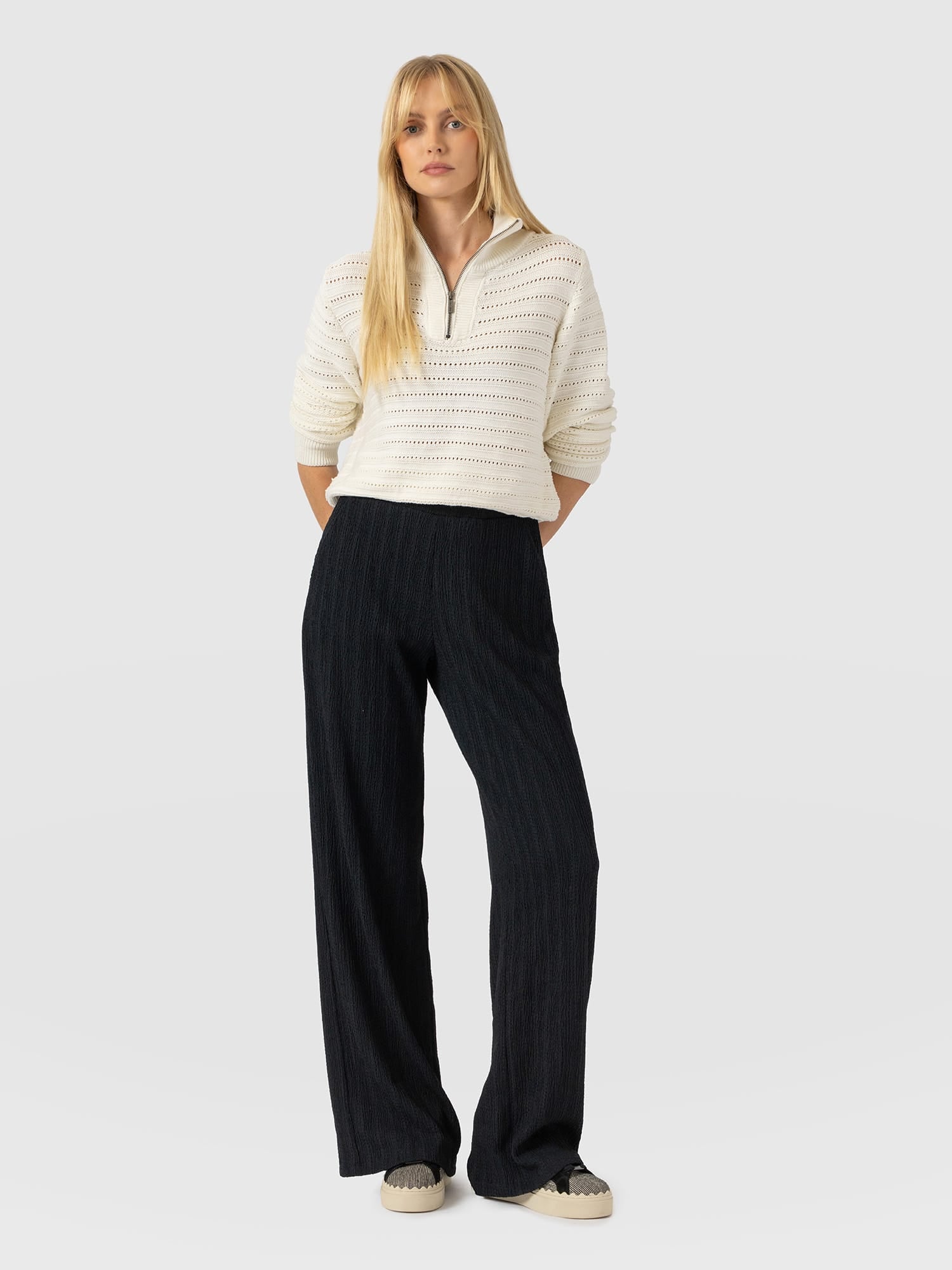 Hoxton Straight Leg Pant - Black Textured - Women's Trousers | Saint and Sofia® EU