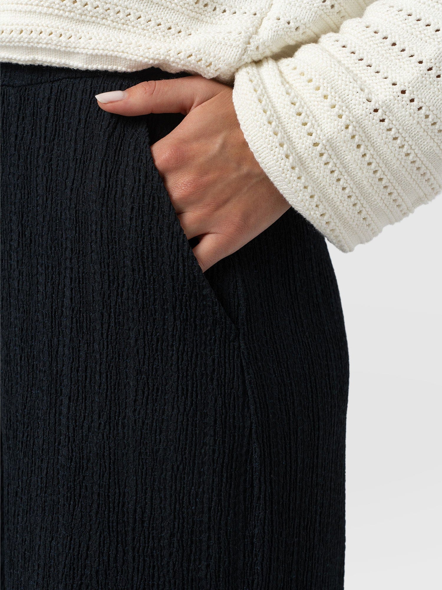 Victory Straight Leg Pant - Black Textured - Women's Trousers | Saint + Sofia® EU