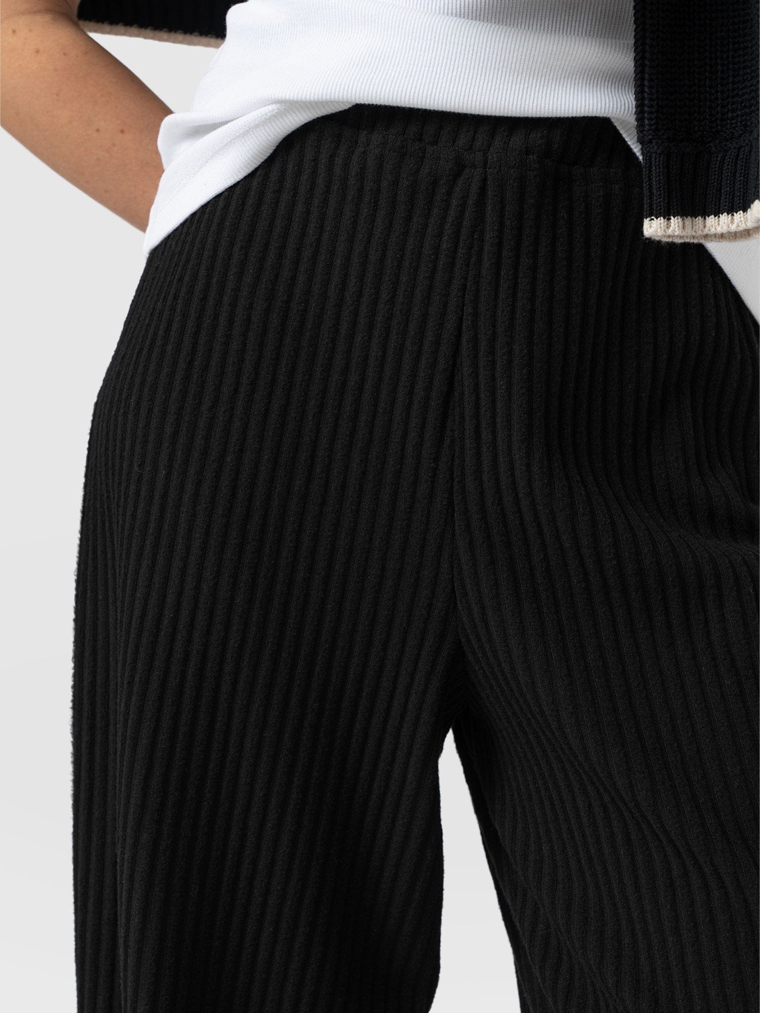Victory Wide Leg Pant - Black Rib - Women's Trousers | Saint + Sofia® EU