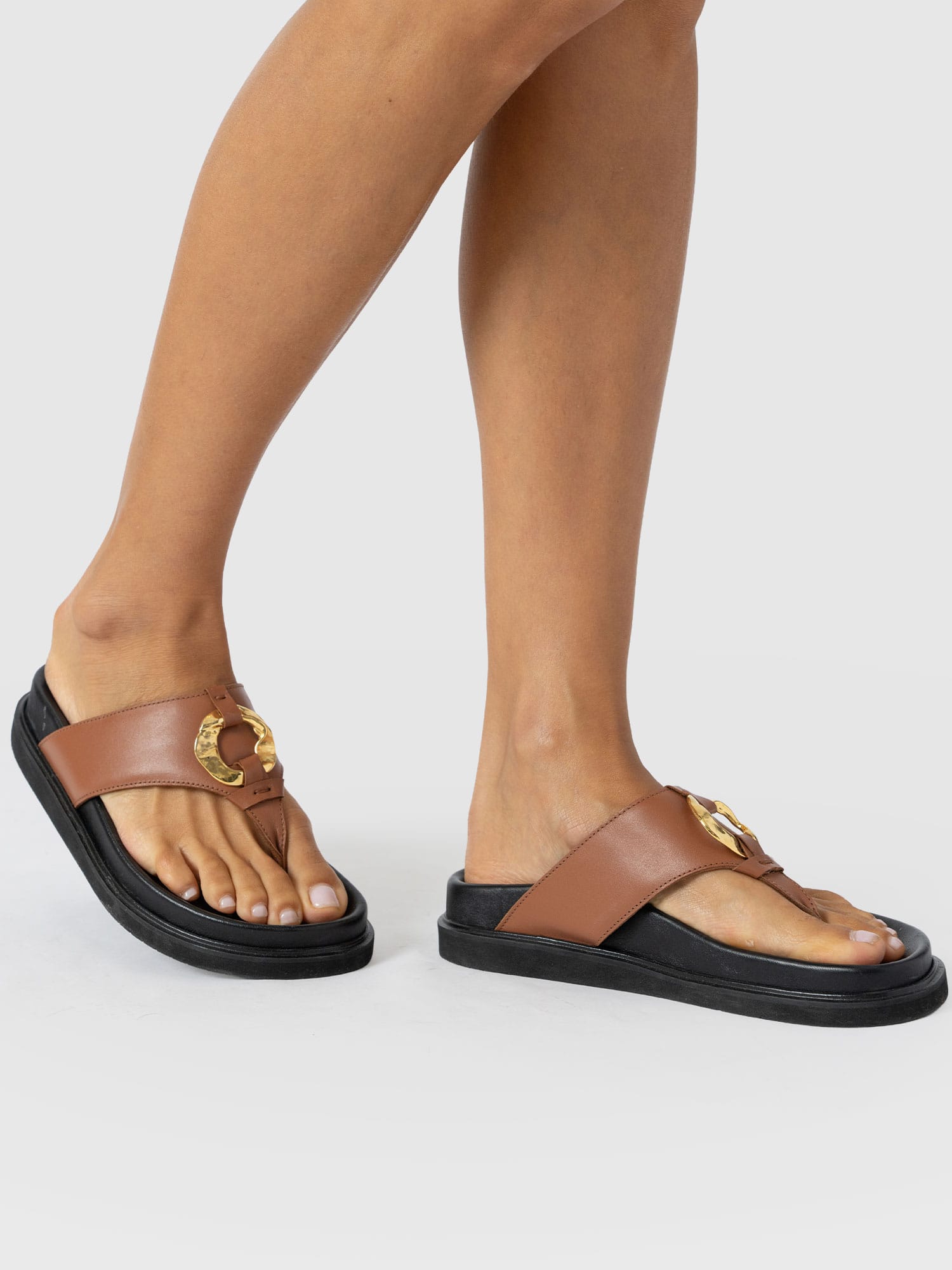 Vivienne Slides - Tan - Women's Shoes | Saint + Sofia® EU