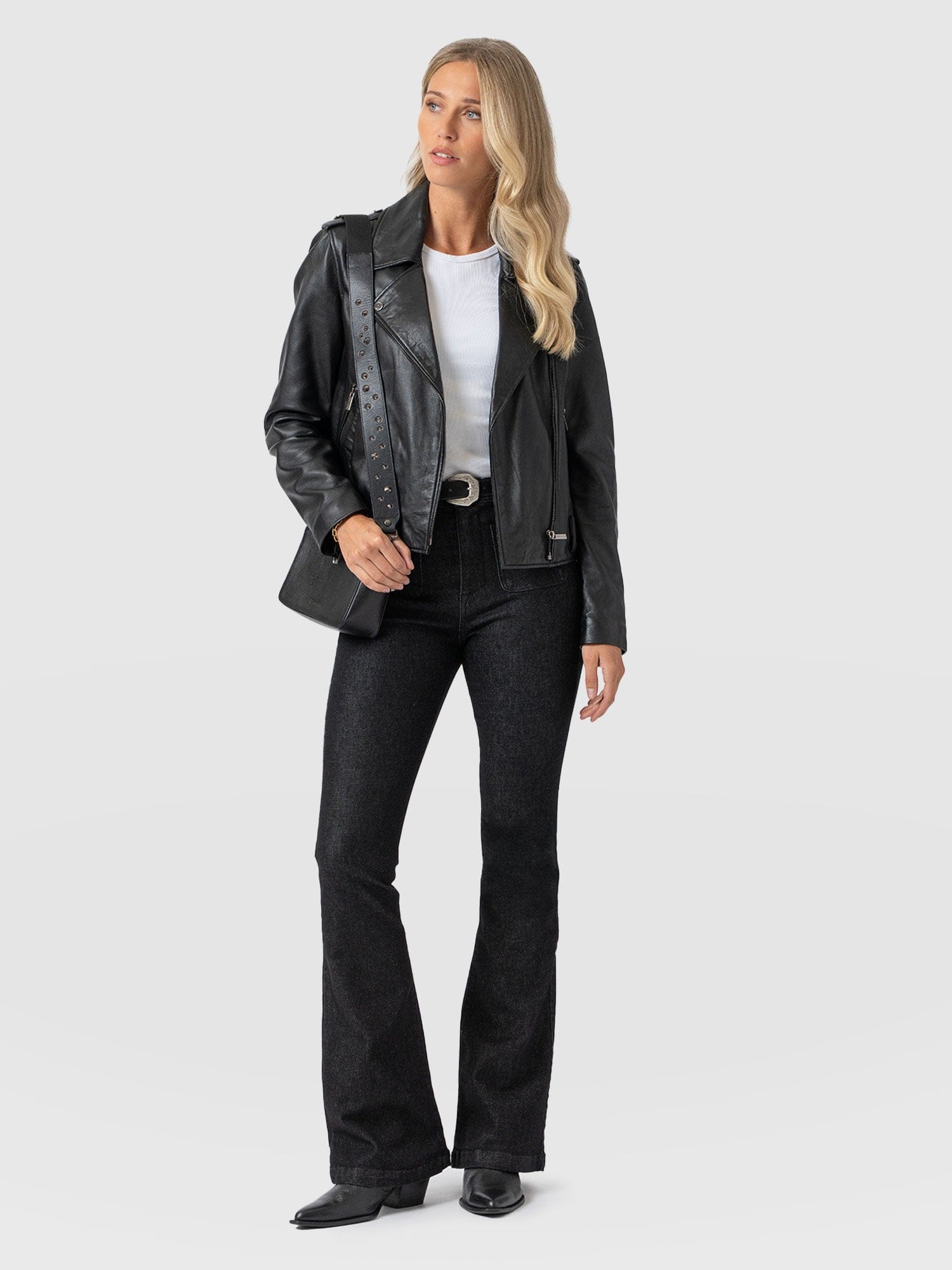 Wide Leg Flare Stretch Jeans Black Wash - Women's Jeans | Saint + Sofia® EU