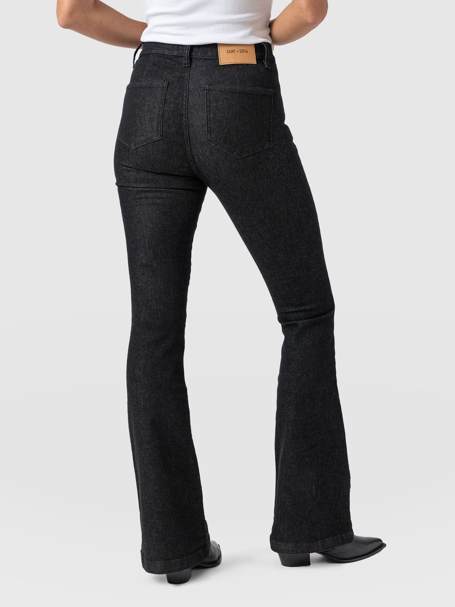 Wide Leg Flare Stretch Jeans Black Wash - Women's Jeans | Saint + Sofia® EU