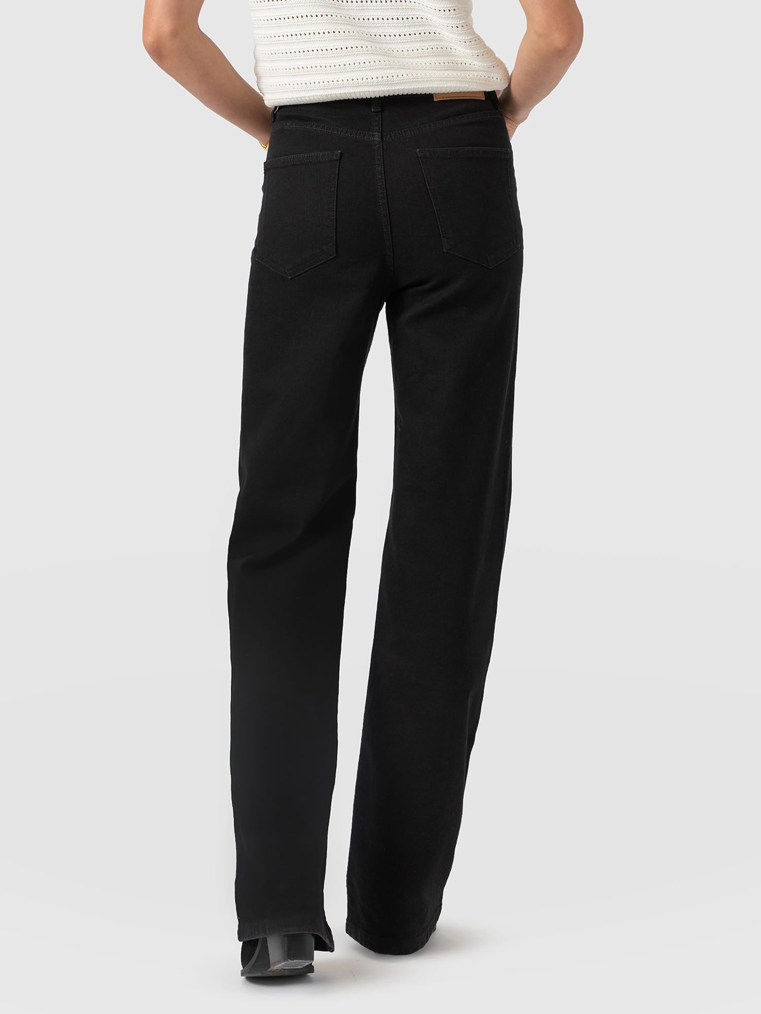 Wide Leg Jean - Black - Women's Denims | Saint and Sofia® EU
