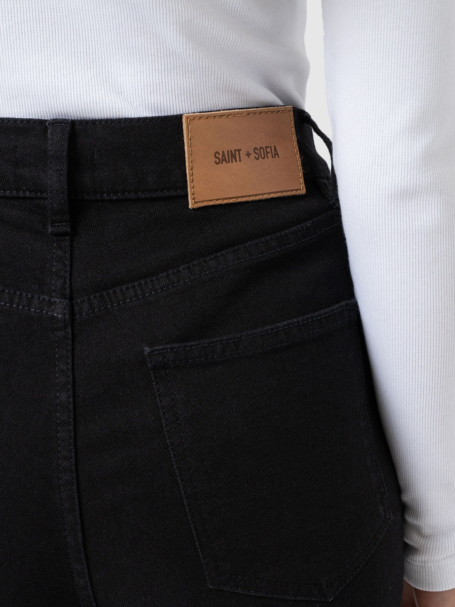 Wide Leg Jean - Black - Women's Denims | Saint + Sofia® EU