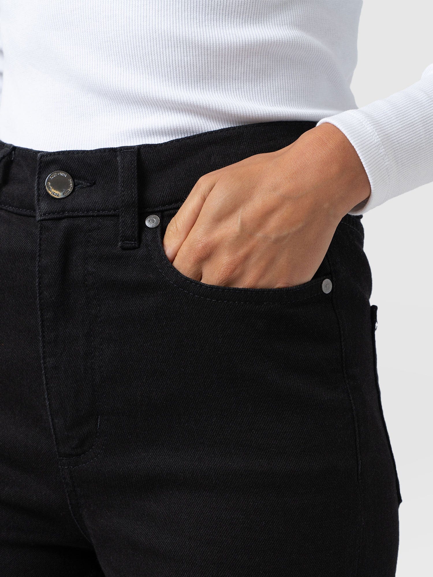 Wide Leg Jean - Black - Women's Denims | Saint + Sofia® EU