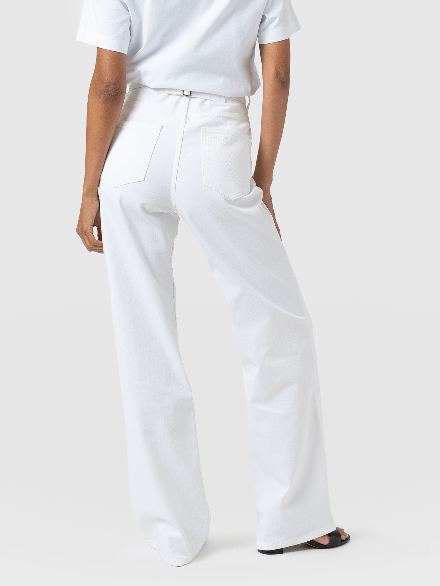 Adjustable Wide Leg Jean - White - Women's Denims | Saint + Sofia® EU