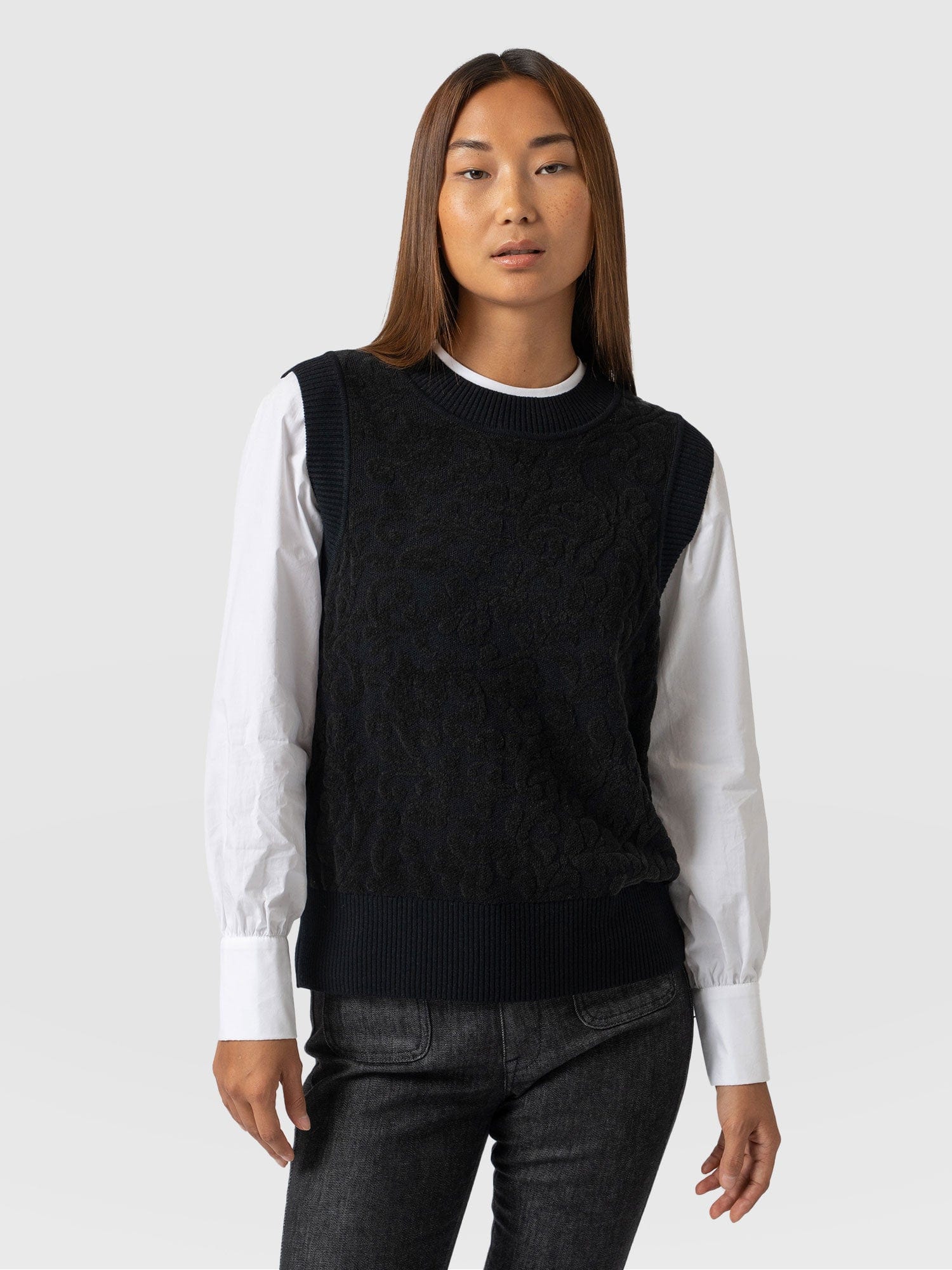 Wren Sleeveless Knit Black - Women's Vests | Saint + Sofia® EU