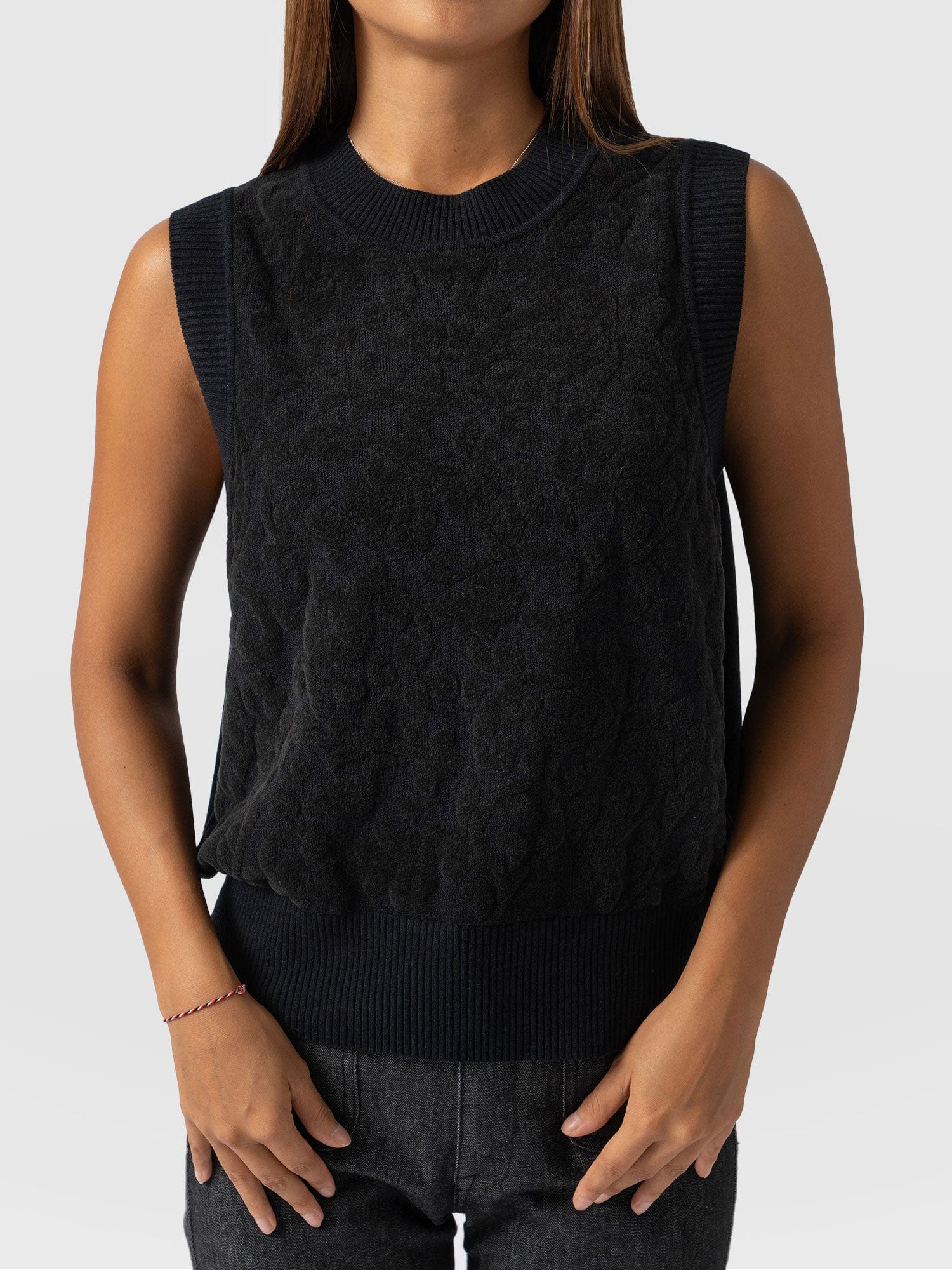 Wren Sleeveless Knit Black - Women's Vests | Saint + Sofia® EU