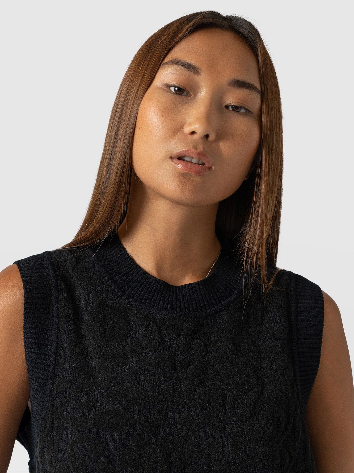 Wren Sleeveless Knit Black - Women's Vests | Saint + Sofia® EU