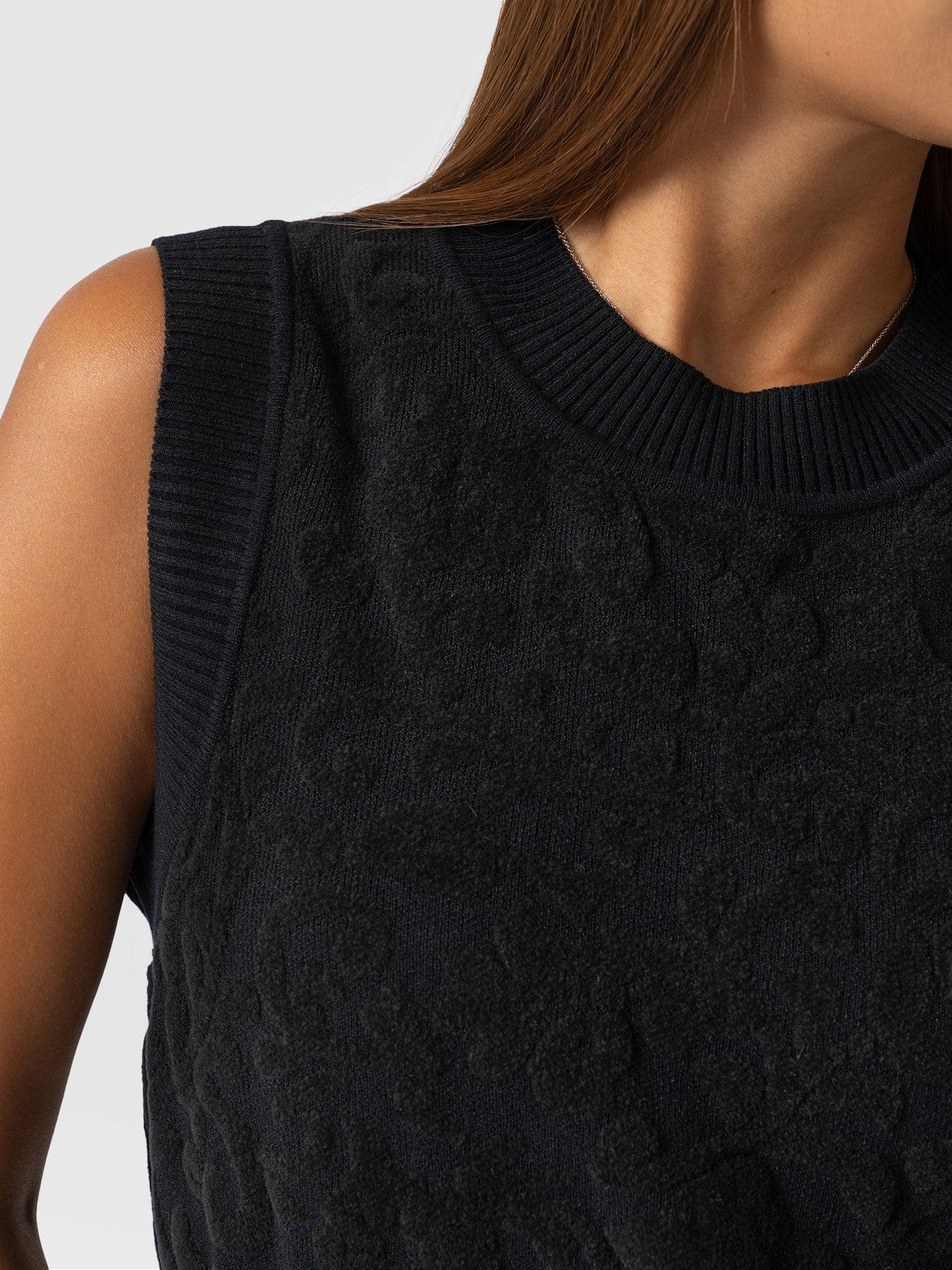 Wren Sleeveless Knit Black - Women's Vests | Saint + Sofia® EU