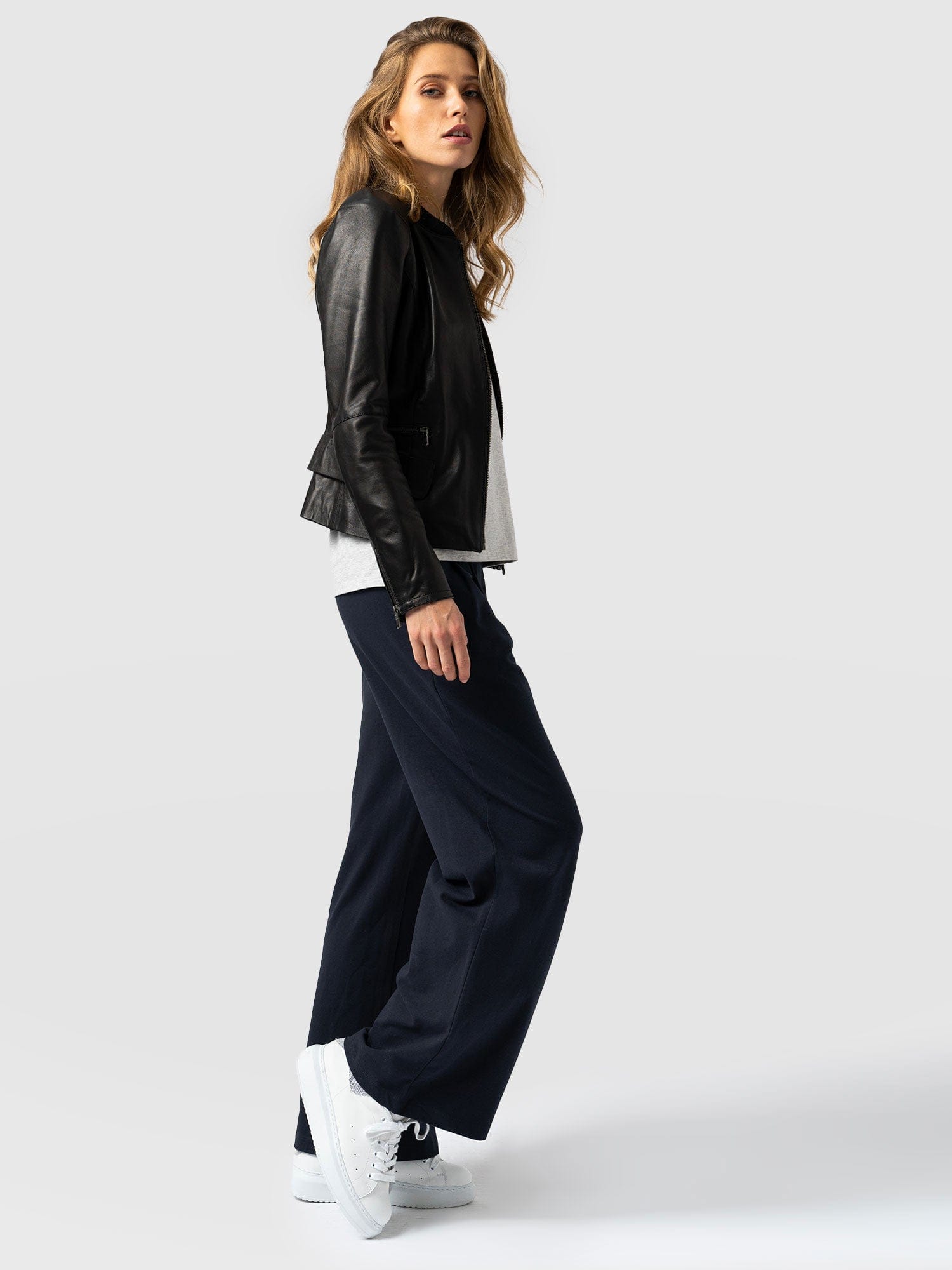 Camden Wide Leg Pant Navy - Women's Trousers | Saint + Sofia® EU