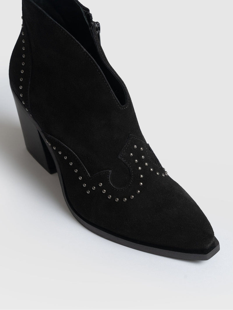 Dallas Studded Ankle Boot Black - Women's Leather Boots | Saint + Sofia® EU
