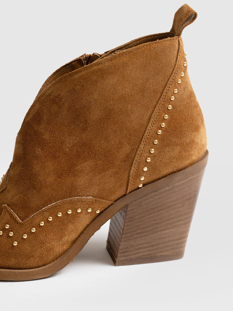 Dallas Studded Ankle Boot Tan - Women's Leather Boots | Saint + Sofia® EU