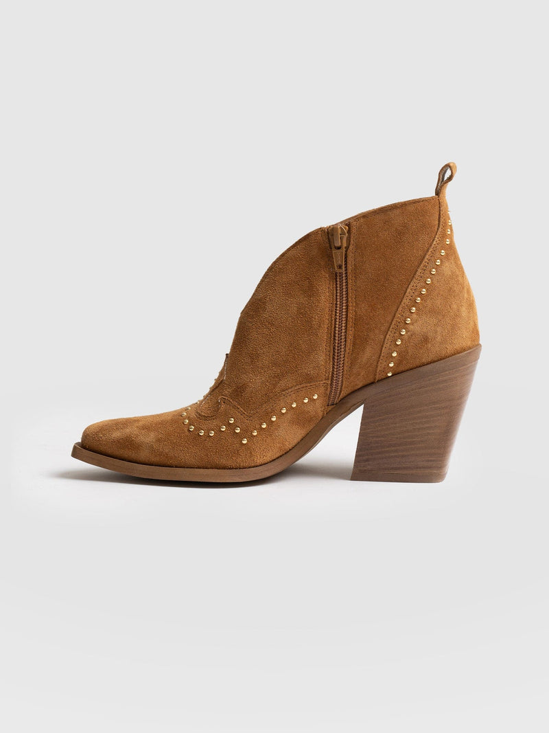 Dallas Studded Ankle Boot Tan - Women's Leather Boots | Saint + Sofia® EU