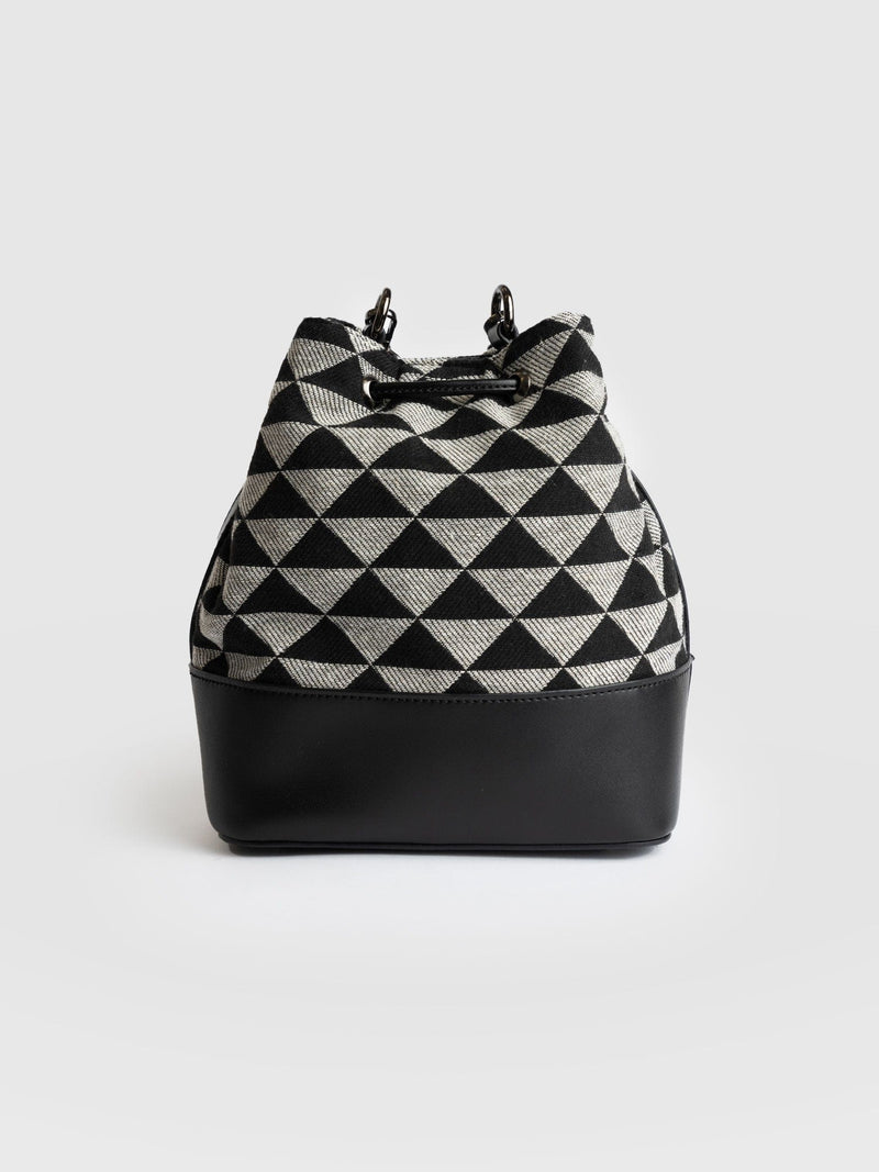 Henley Small Bucket Bag Cream/Black Pyramid - Women's Bags | Saint + Sofia® UK