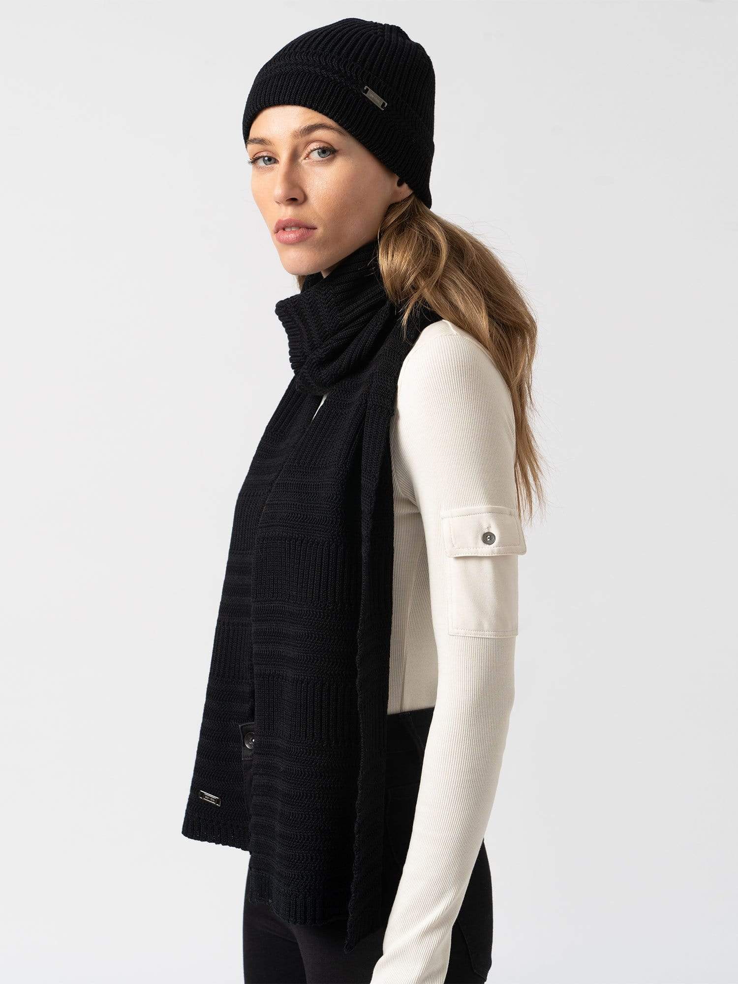 Merino Beanie Black - Women's Beanies | Saint + Sofia® EU