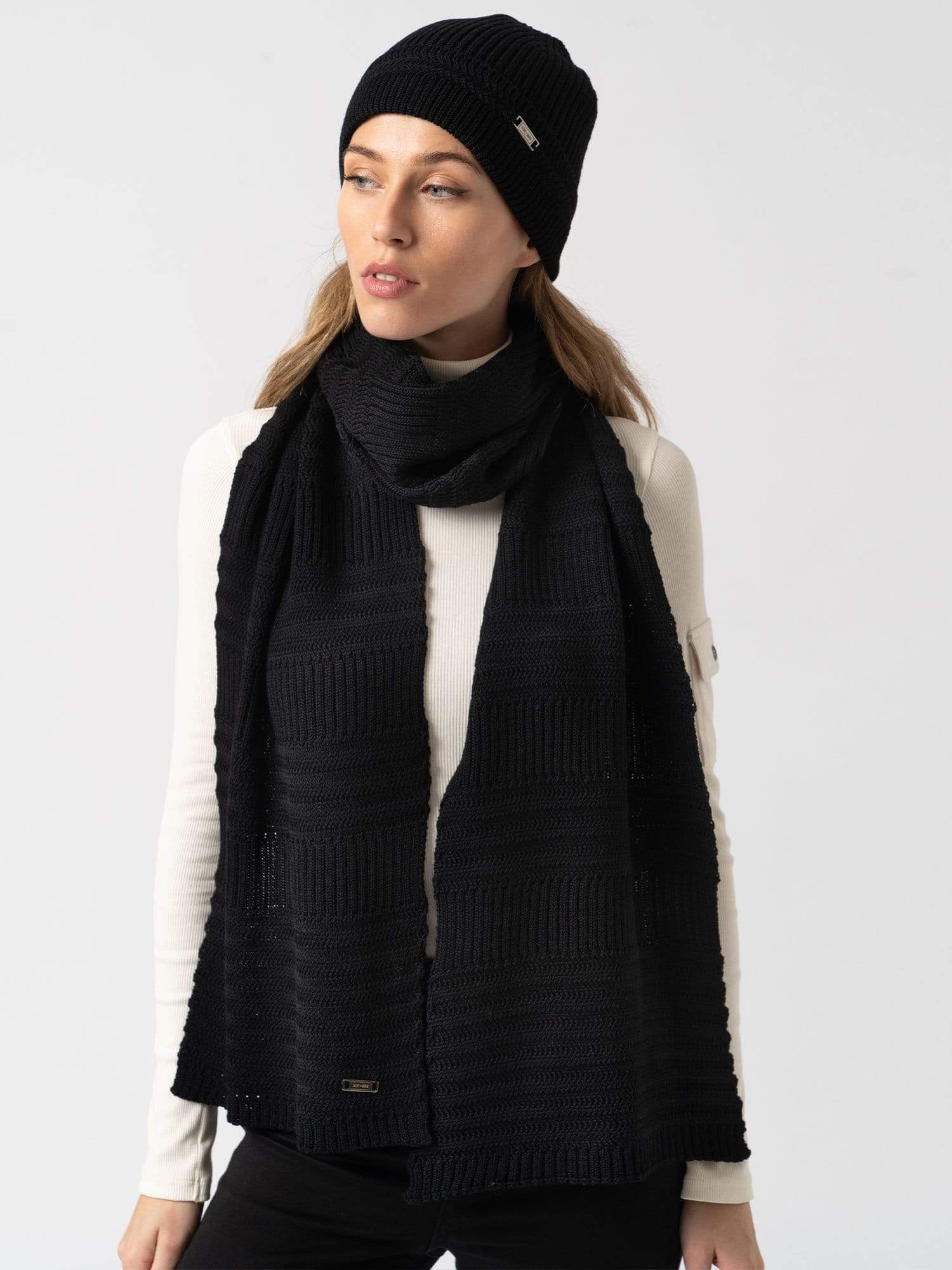 Merino Beanie Black - Women's Beanies | Saint + Sofia® EU