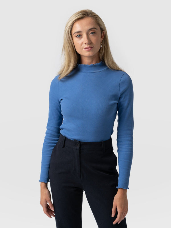 Ruffle Edge Ribbed Top Powder Blue - Women's Tops | Saint + Sofia® EU