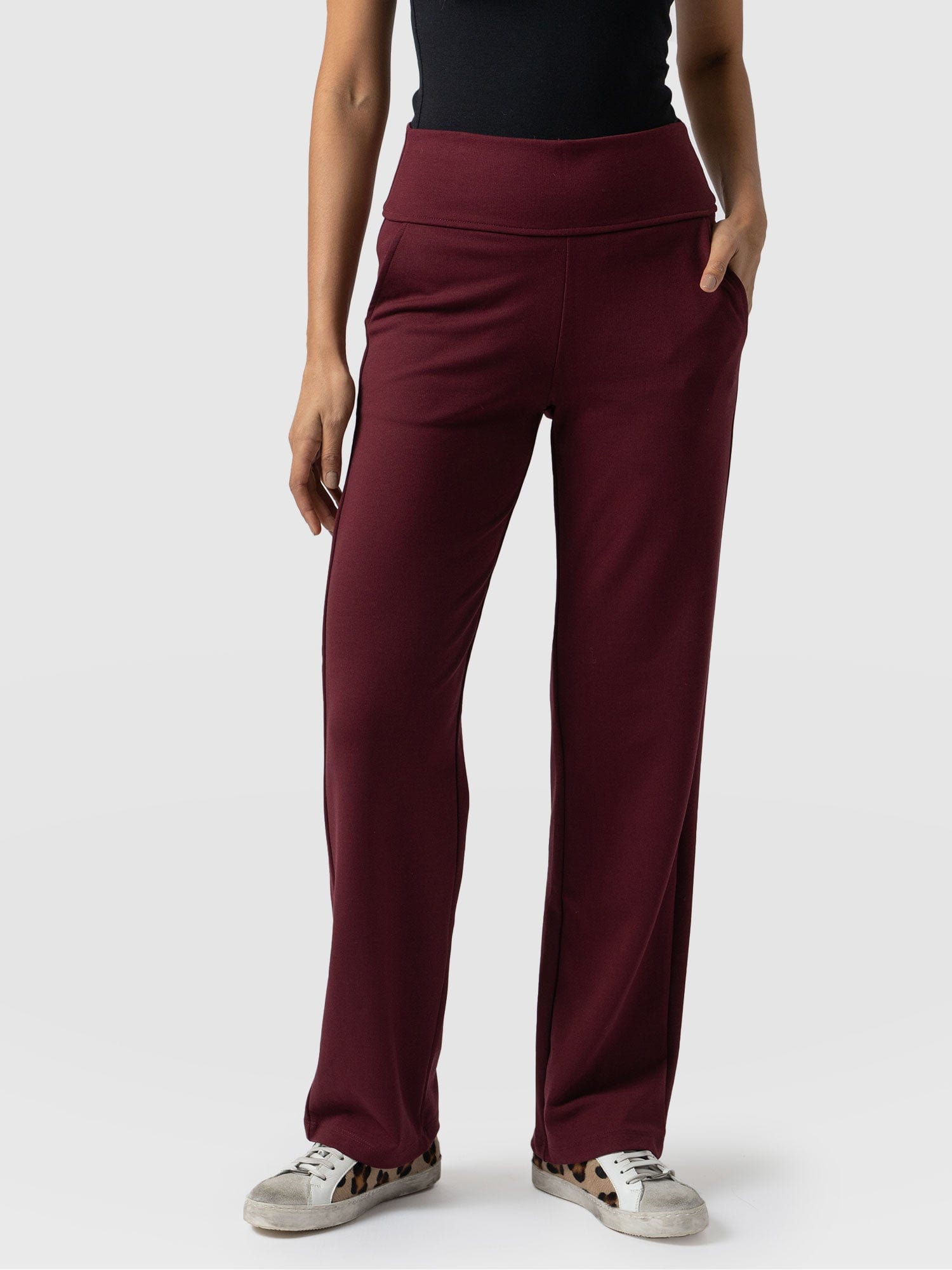 Runway Pant Burgundy - Women's Trousers | Saint + Sofia® EU
