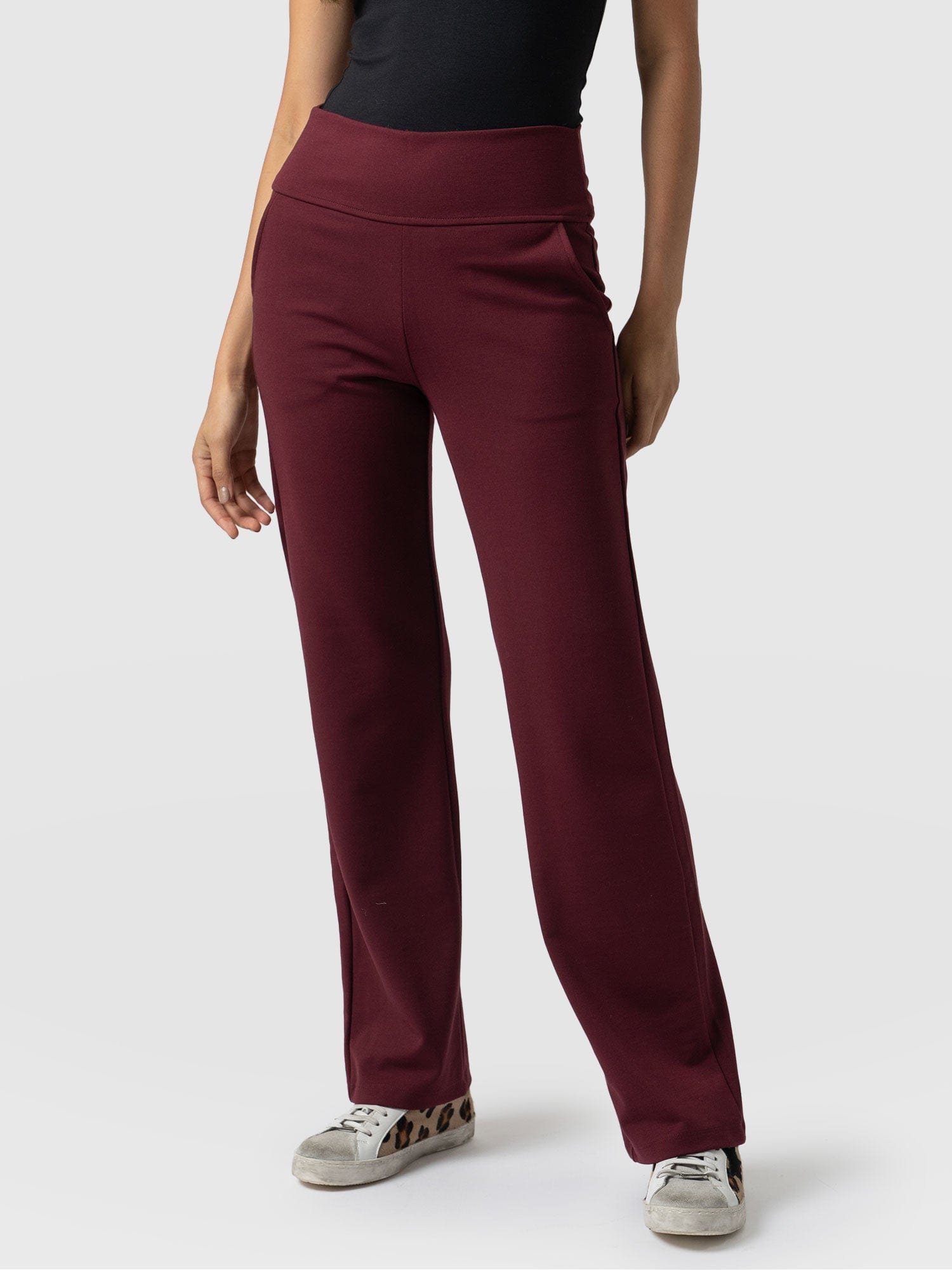 Runway Pant Burgundy - Women's Trousers | Saint + Sofia® EU