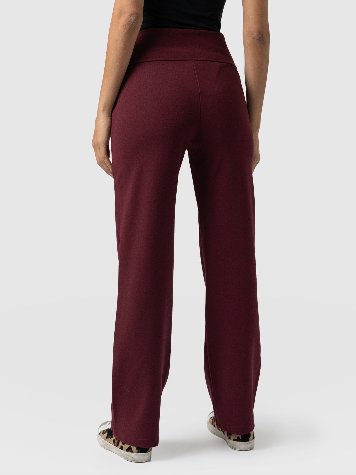 Runway Pant Burgundy - Women's Trousers | Saint + Sofia® EU