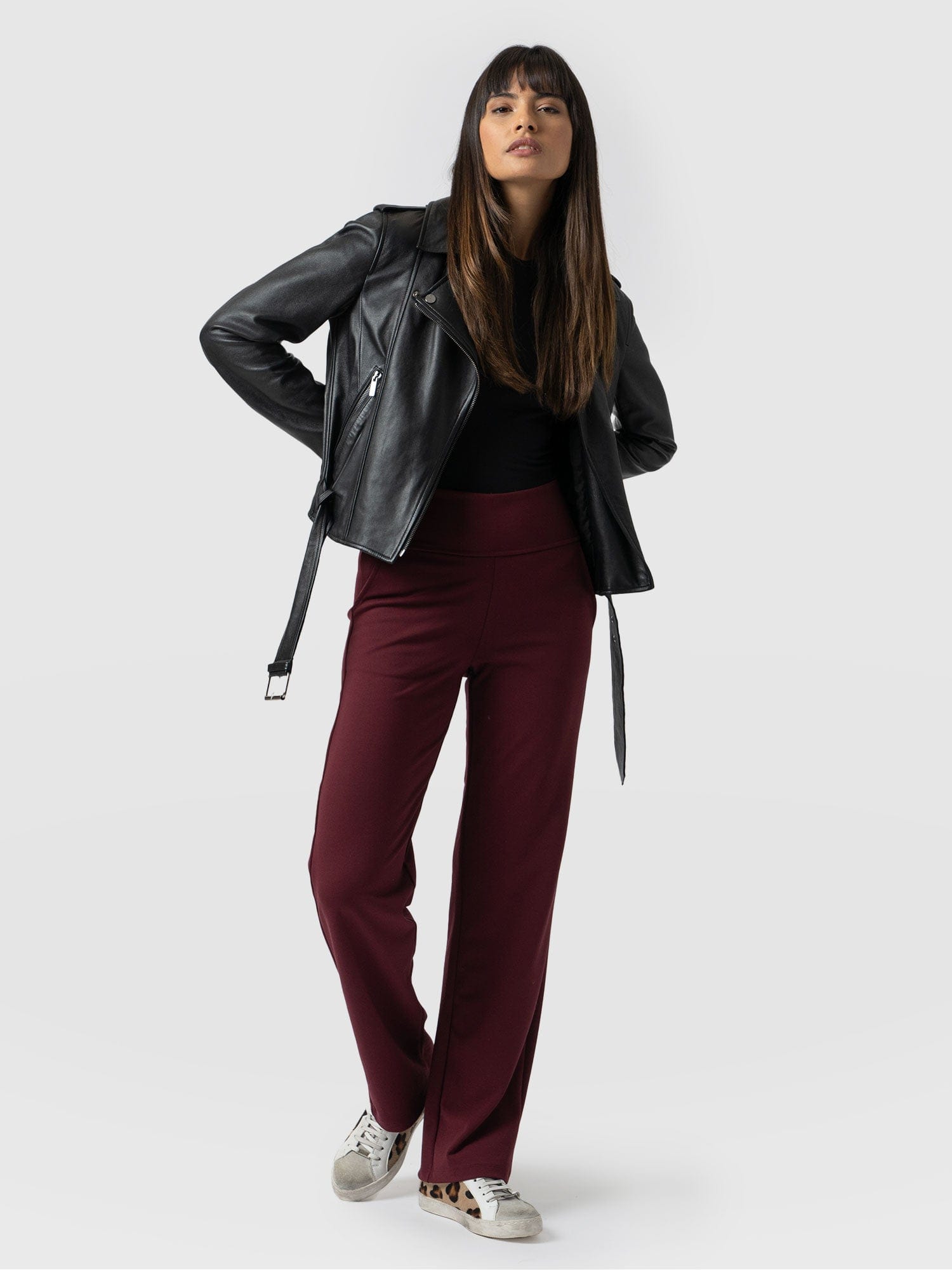 Runway Pant Burgundy - Women's Trousers | Saint + Sofia® EU