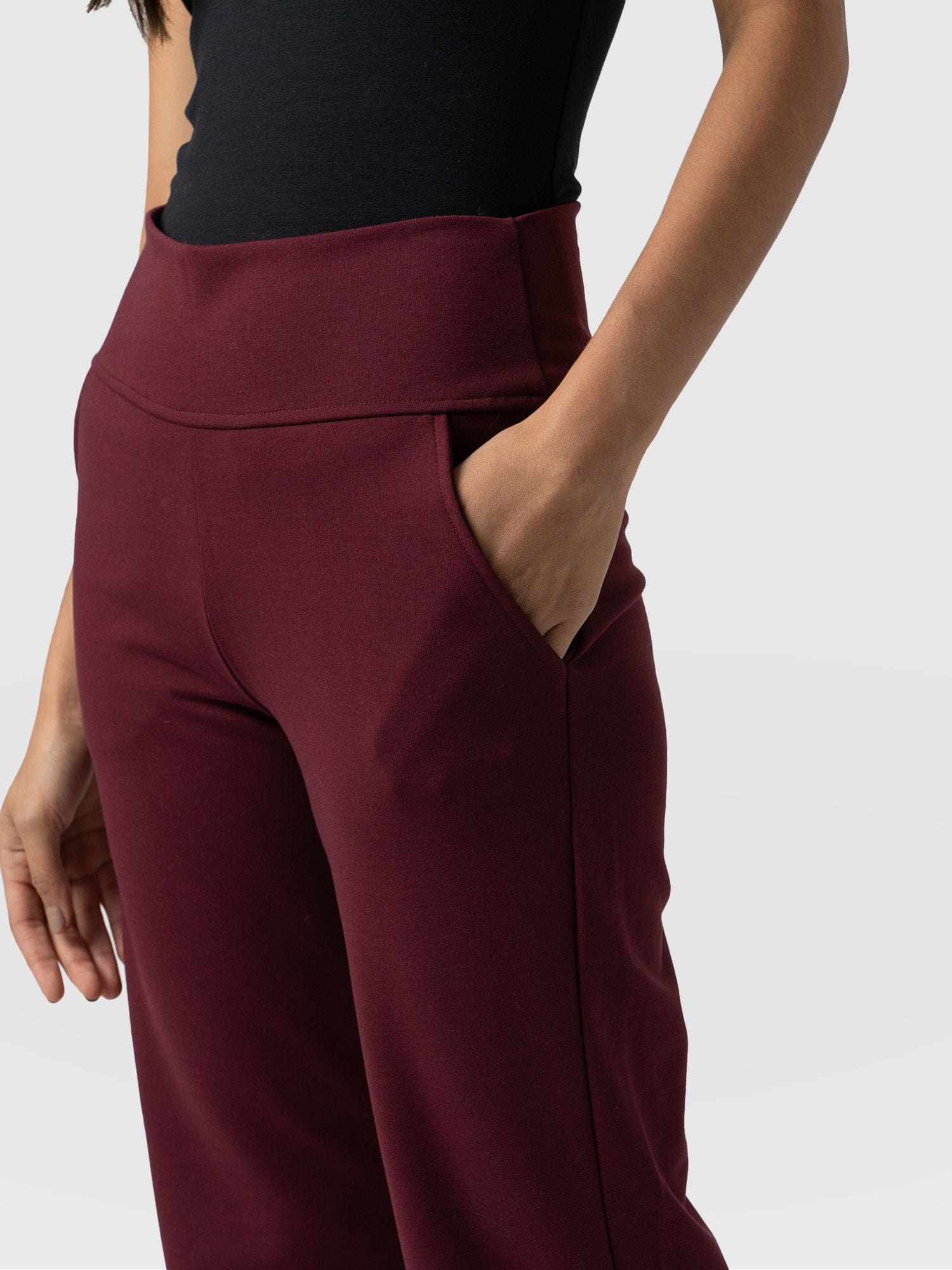 Runway Pant Burgundy - Women's Trousers | Saint + Sofia® EU