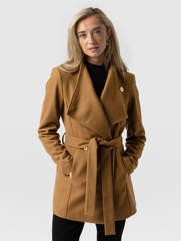 Sienna Wrap Coat Camel - Women's Wool Coats | Saint + Sofia® EU