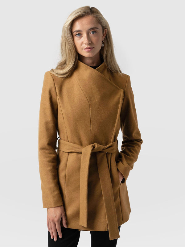 Sienna Wrap Coat Camel - Women's Wool Coats | Saint + Sofia® EU