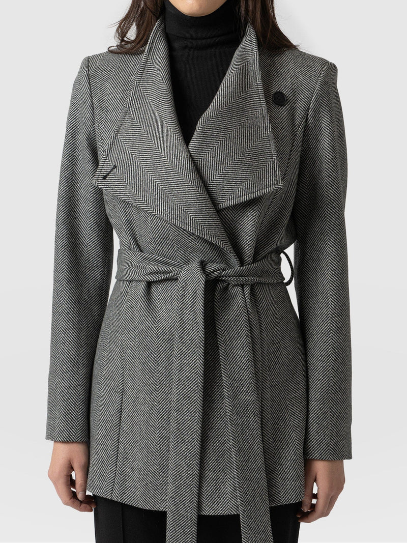 Sienna Wrap Coat Chevron - Women's Wool Coats | Saint + Sofia® EU