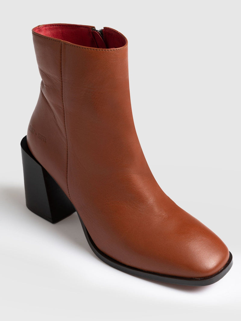 Sloane Ankle Boot Brown - Women's Leather Boots | Saint + Sofia® EU